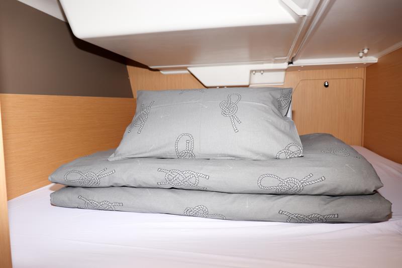 Book yachts online - sailboat - Oceanis 38.1 - Dama - rent