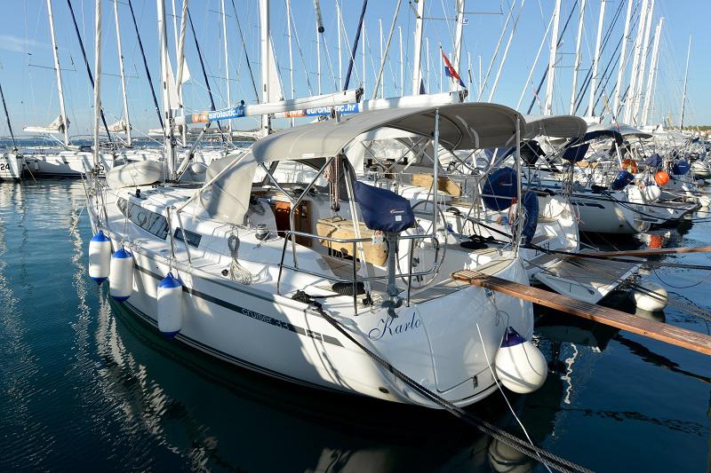 Book yachts online - sailboat - Bavaria Cruiser 33 - Karlo - rent
