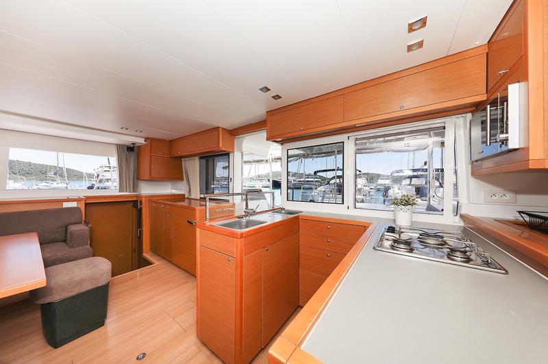 Book yachts online - catamaran - Lagoon 450 - Paula &amp; Hana - rent