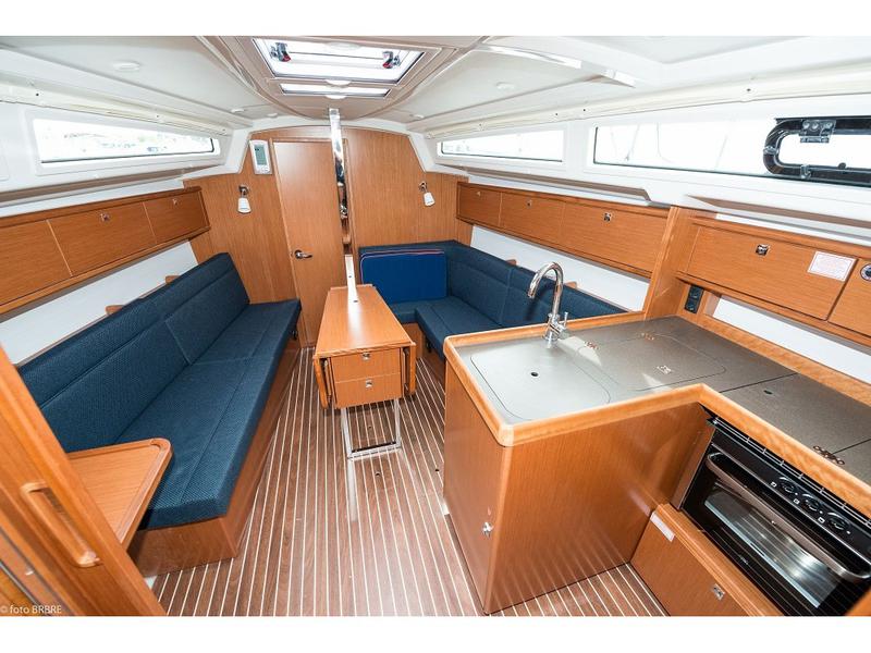 Book yachts online - sailboat - Bavaria Cruiser 34 - 3 cab - Aria  - rent