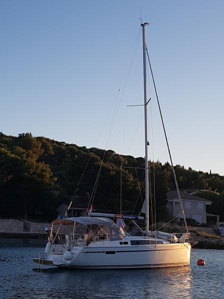 Book yachts online - sailboat - Bavaria Cruiser 34 - 3 cab - Aria  - rent