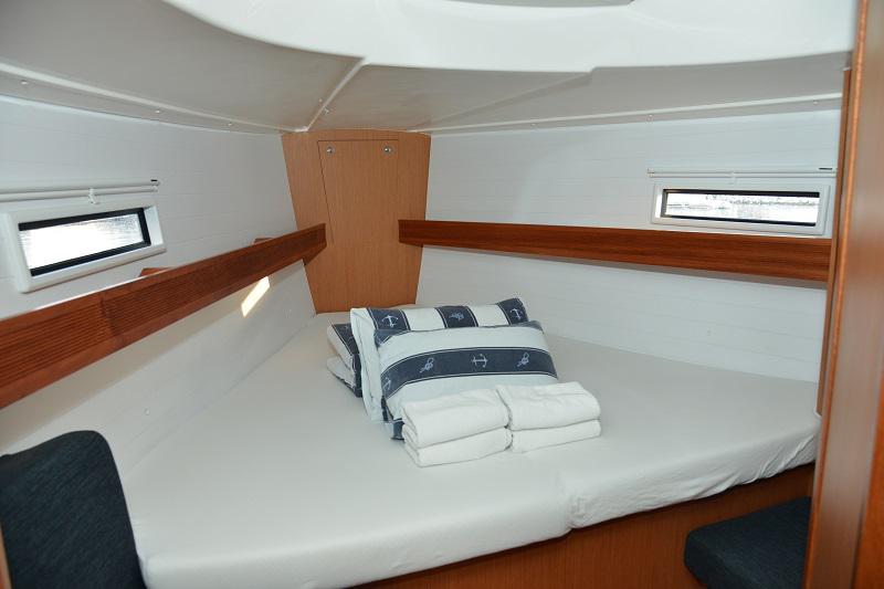 Book yachts online - sailboat - Bavaria Cruiser 40 - Atos - rent