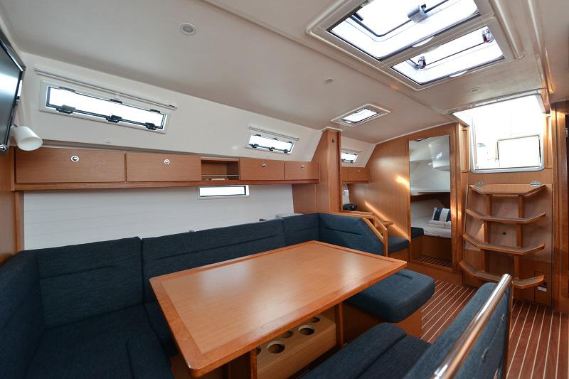 Book yachts online - sailboat - Bavaria Cruiser 40 - Atos - rent