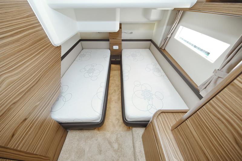 Book yachts online - motorboat - Greenline  48 Fly - Noah - rent