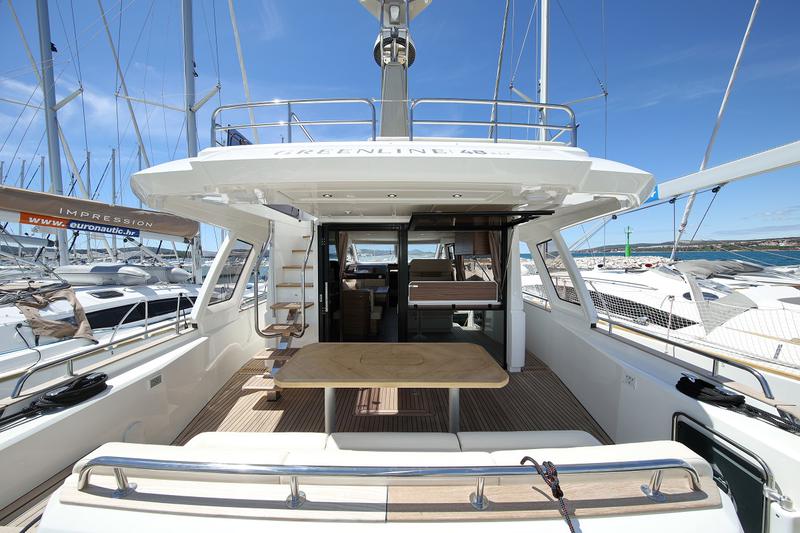 Book yachts online - motorboat - Greenline  48 Fly - Noah - rent