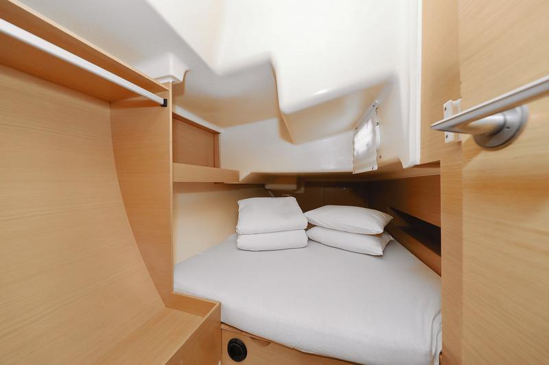 Book yachts online - sailboat - Elan 350 - X-Ray - rent