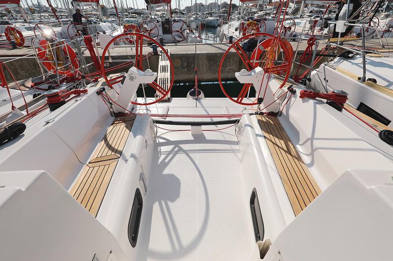 Book yachts online - sailboat - Elan 350 - X-Ray - rent