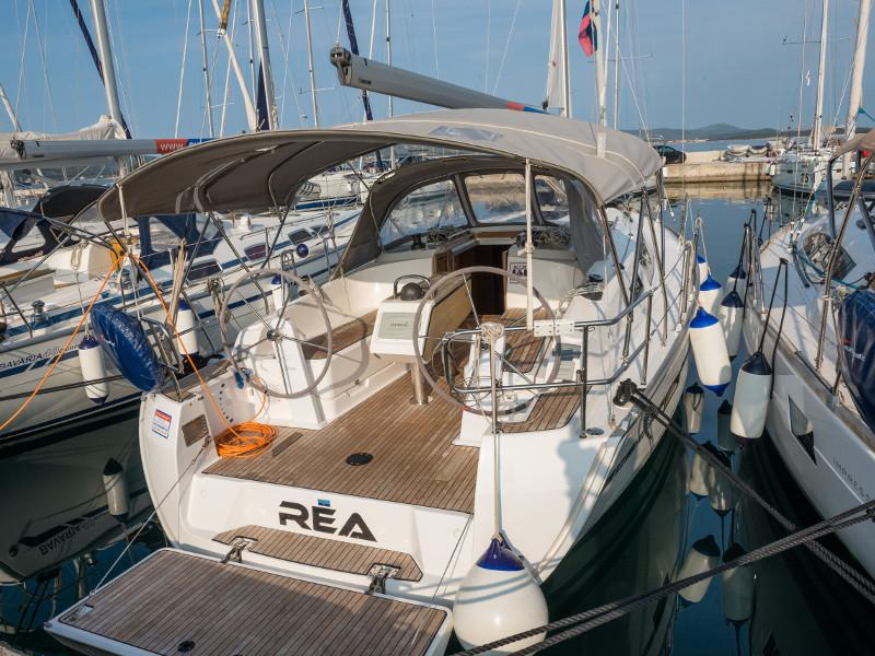 Book yachts online - sailboat - Bavaria Cruiser 37 - Rea - rent