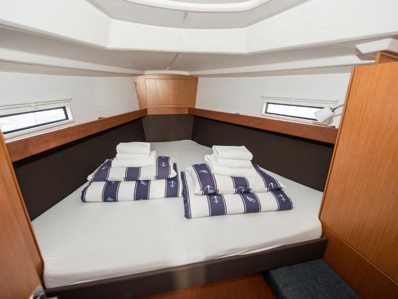 Book yachts online - sailboat - Bavaria Cruiser 37 - Rea - rent