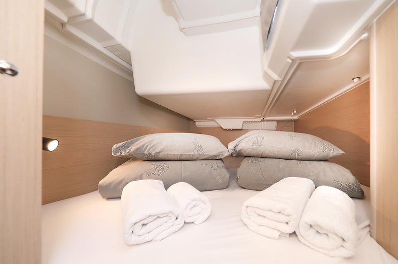 Book yachts online - sailboat - Oceanis 35.1 - Aris - rent