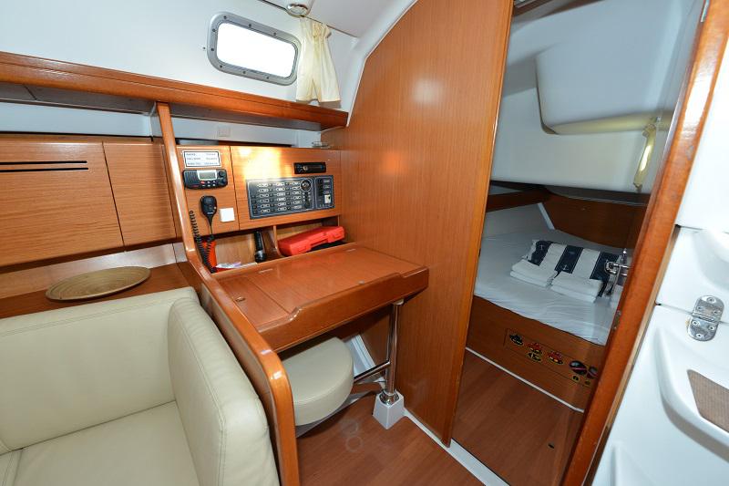 Book yachts online - sailboat - Cyclades 43.4 - Katarina II - rent