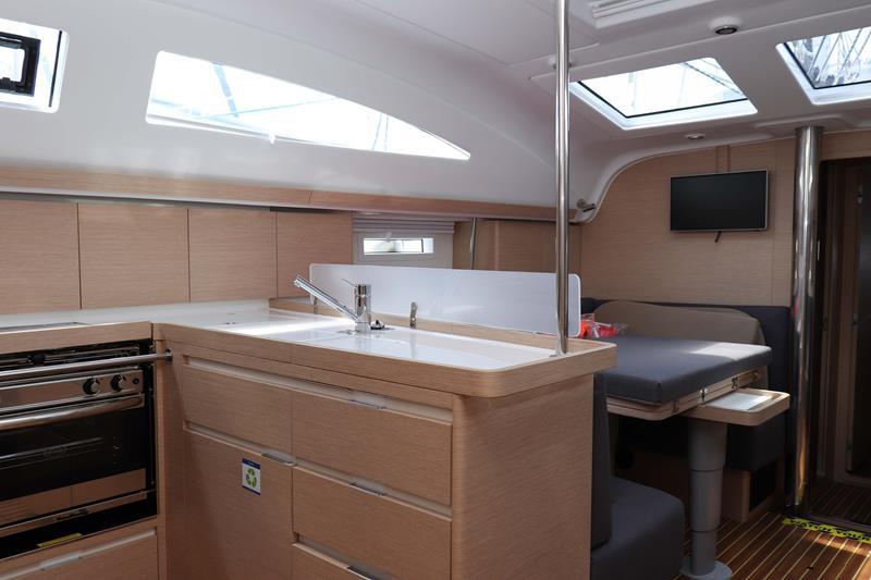 Book yachts online - sailboat - Elan 45 Impression - Casino Royale I - rent