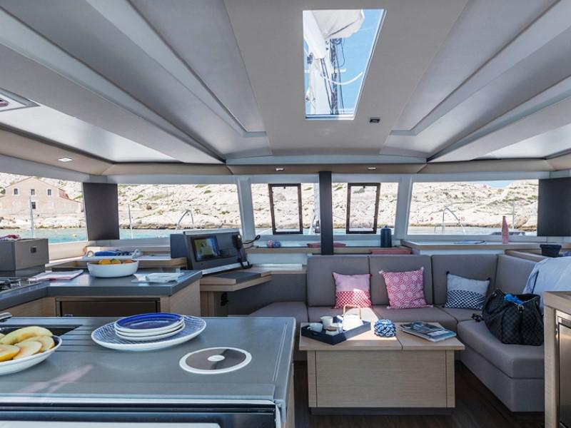 Book yachts online - catamaran - Astréa 42 - Osaya - rent