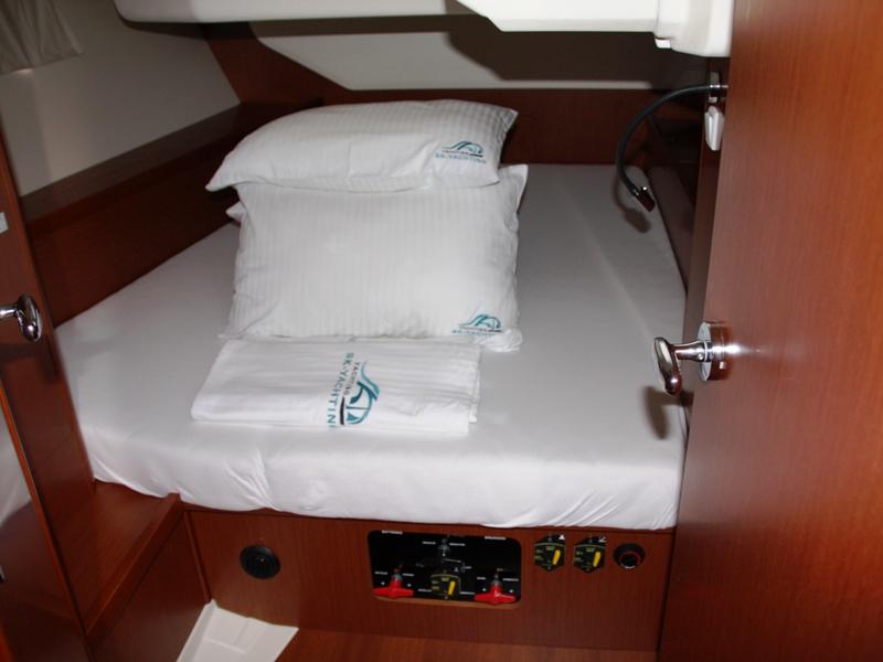 Book yachts online - sailboat - Oceanis 45 - Tonic - rent