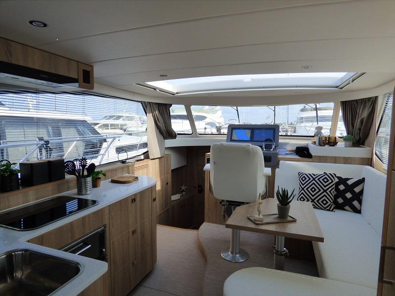 Book yachts online - motorboat - Jetten 42 MPC - Arioso - rent