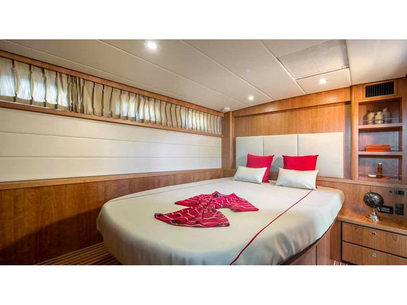 Book yachts online - motorboat - Linssen GS 40.0 AC - Telesto - rent