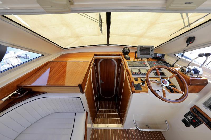 Book yachts online - motorboat - Vektor 950 - NIKO - rent
