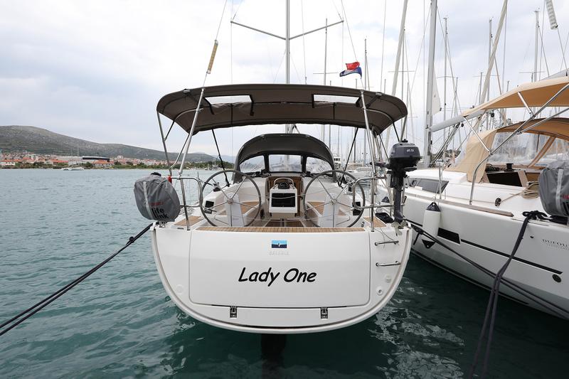 Book yachts online - sailboat - Bavaria Cruiser 34 - LADY ONE - rent