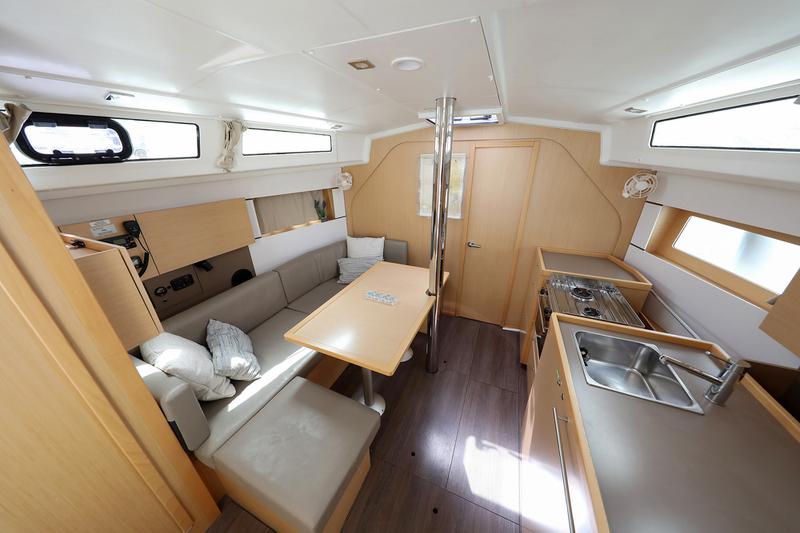 Book yachts online - sailboat - Oceanis 38 - ONE - rent