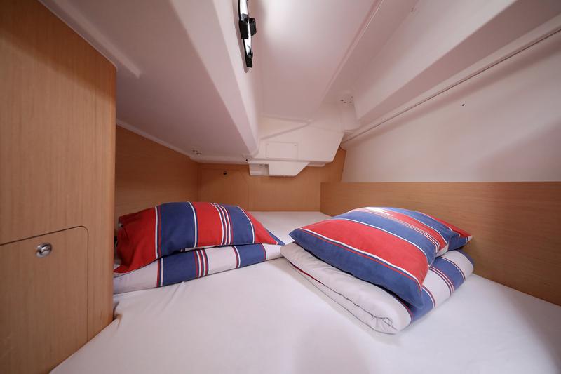 Book yachts online - sailboat - Oceanis 38 - ONE - rent
