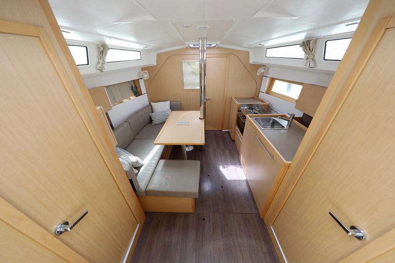 Book yachts online - sailboat - Oceanis 38 - ONE - rent