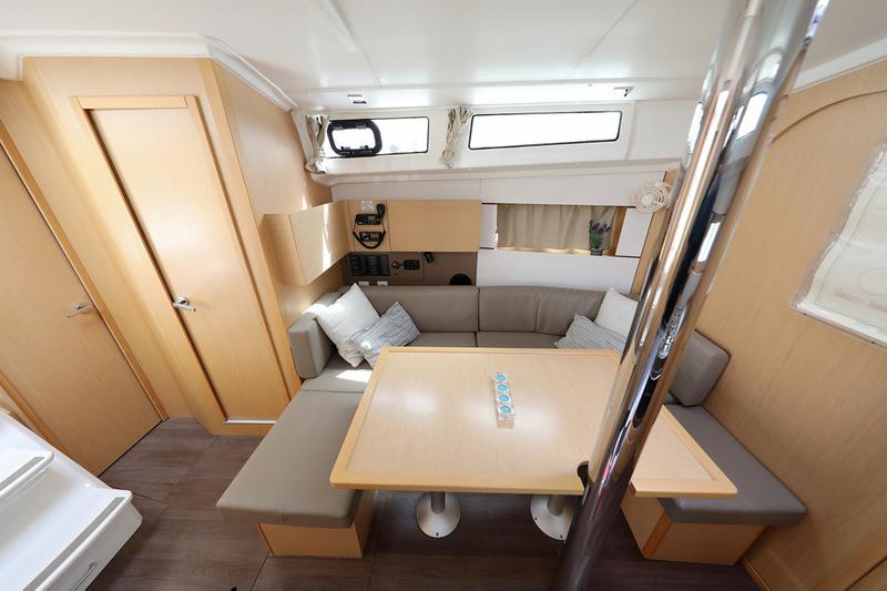 Book yachts online - sailboat - Oceanis 38 - ONE - rent