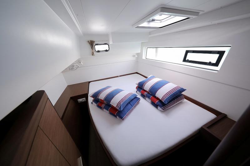 Book yachts online - catamaran - Lagoon 40 - WILD CAT - rent