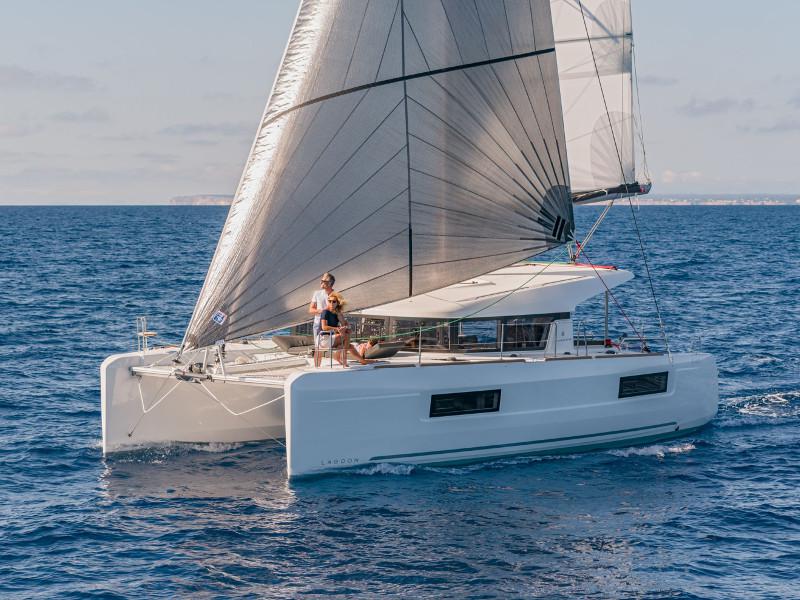 Book yachts online - catamaran - Lagoon 40 - WILD CAT - rent