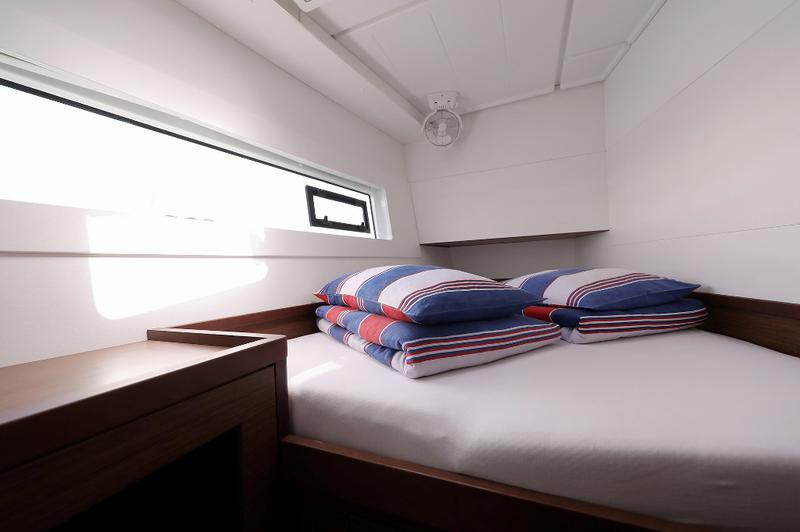 Book yachts online - catamaran - Lagoon 40 - WILD CAT - rent