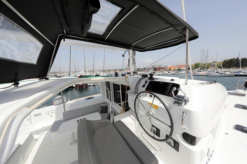 Book yachts online - catamaran - Lagoon 40 - WILD CAT - rent