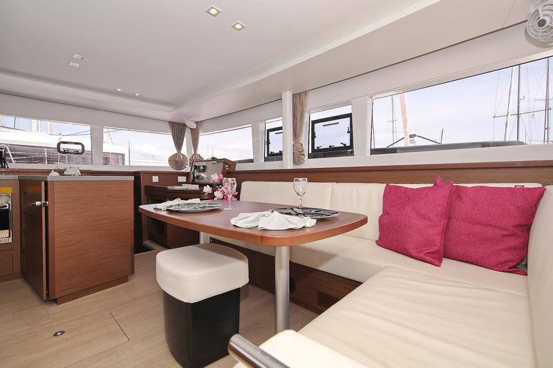 Book yachts online - catamaran - Lagoon 450 S - ADRIATIC QUEEN - rent