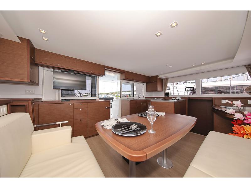 Book yachts online - catamaran - Lagoon 450 S - ADRIATIC QUEEN - rent