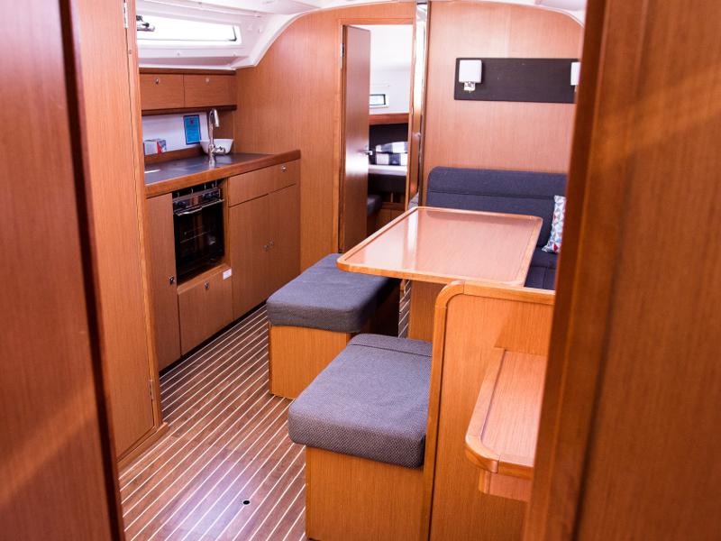 Book yachts online - sailboat - Bavaria Cruiser 41 - STAR SISSI - rent
