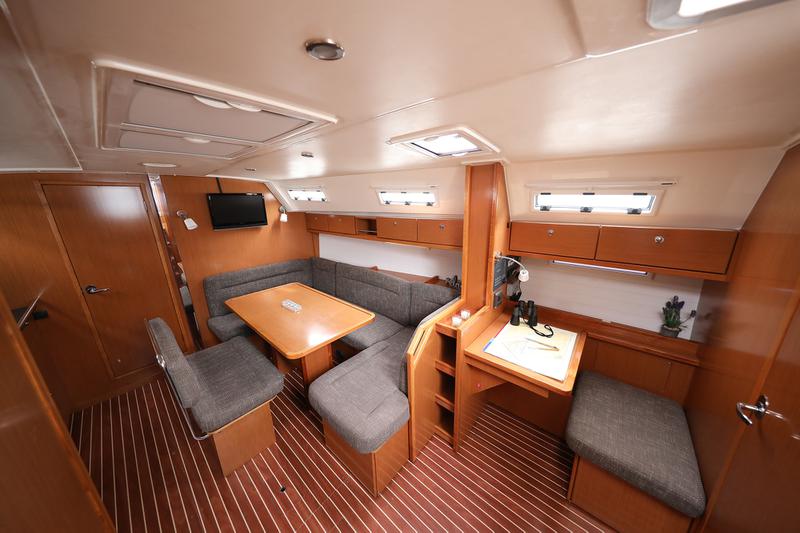 Book yachts online - sailboat - Bavaria Cruiser 40S - SILVER ARROW - rent