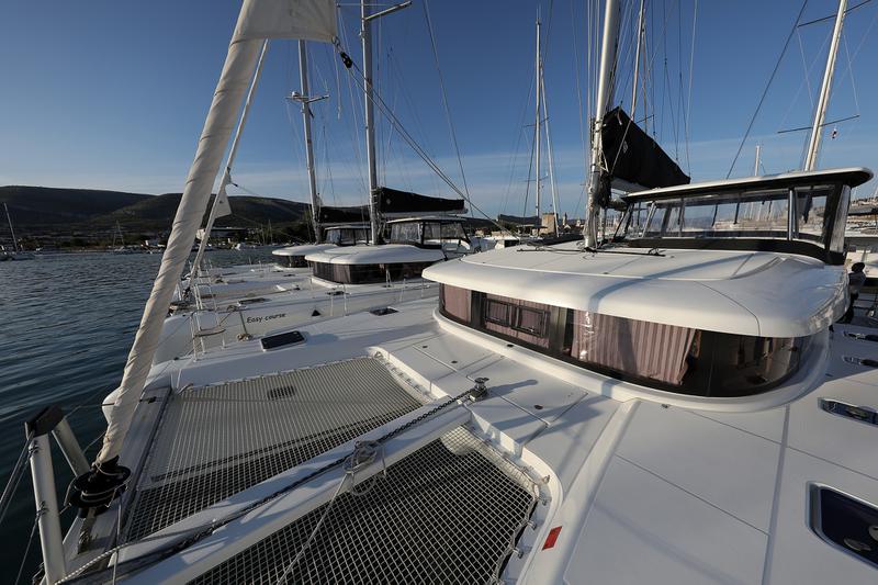 Book yachts online - catamaran - Lagoon 42 - LA MAR - rent