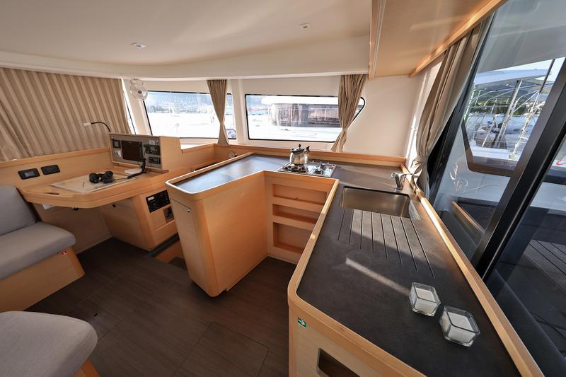 Book yachts online - catamaran - Lagoon 42 - LA MAR - rent