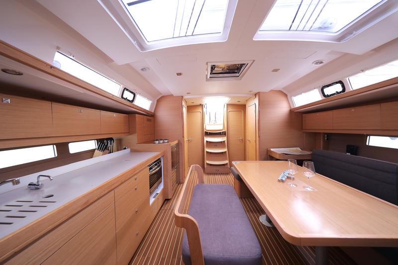 Book yachts online - sailboat - Dufour 460 Grand Large * - CARINA - rent