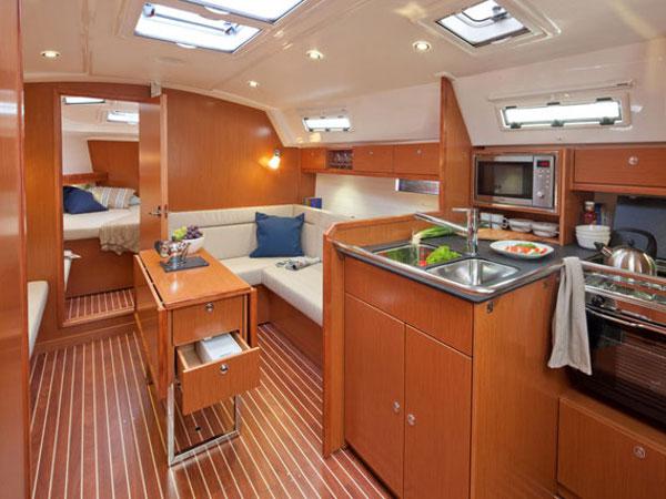 Book yachts online - sailboat - Bavaria Cruiser 36 - MIRA - rent