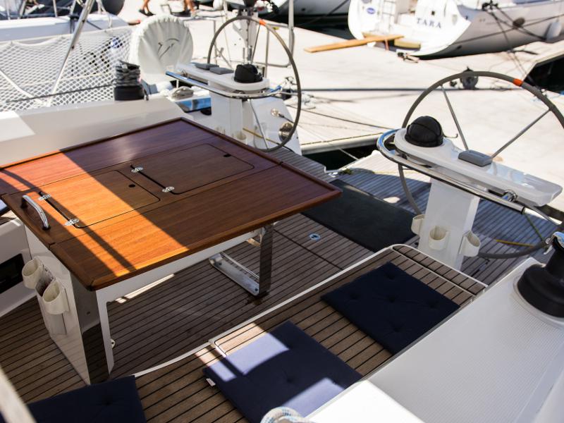 Book yachts online - sailboat - Bavaria Cruiser 45 - FADO - rent