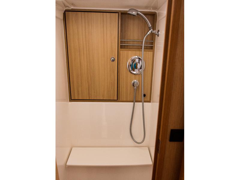 Book yachts online - sailboat - Bavaria Cruiser 45 - FADO - rent