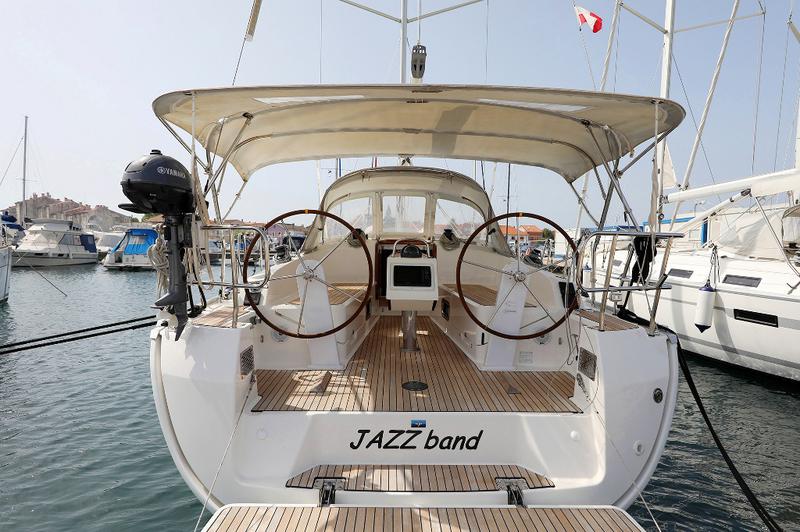 Book yachts online - sailboat - Bavaria Cruiser 37 - JAZZ BAND - rent