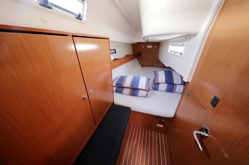 Book yachts online - sailboat - Bavaria 32 Cruiser - STAR CHIARA - rent