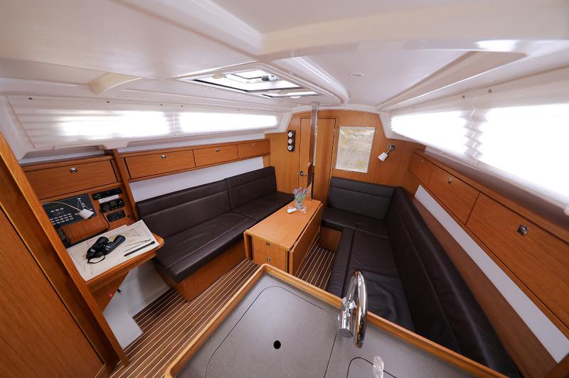 Book yachts online - sailboat - Bavaria Cruiser 33 - DOLCE VITA - rent