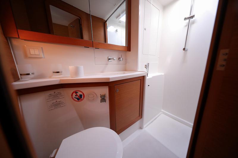 Book yachts online - catamaran - Lagoon 450 - DORKA V - rent