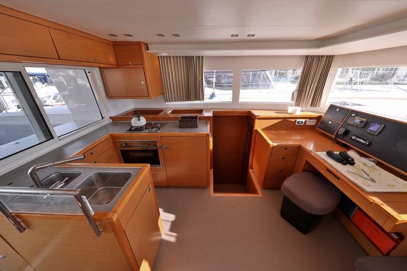 Book yachts online - catamaran - Lagoon 450 - DORKA V - rent