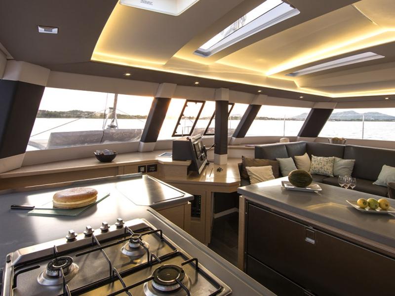 Book yachts online - catamaran - Saba 50 Quintet (6+2) - POCO LOCO - rent