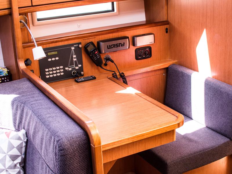 Book yachts online - sailboat - Bavaria Cruiser 41 - STAR KLEO - rent