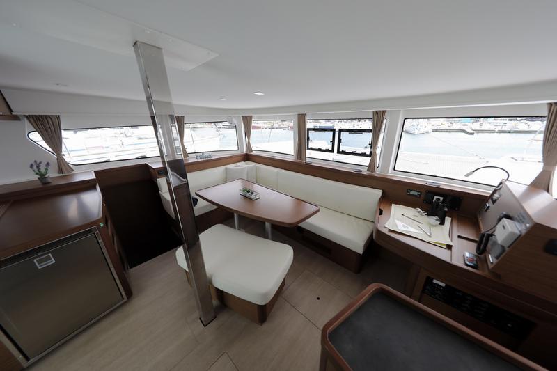 Book yachts online - catamaran - Lagoon 42 - SAPPHIRE - rent
