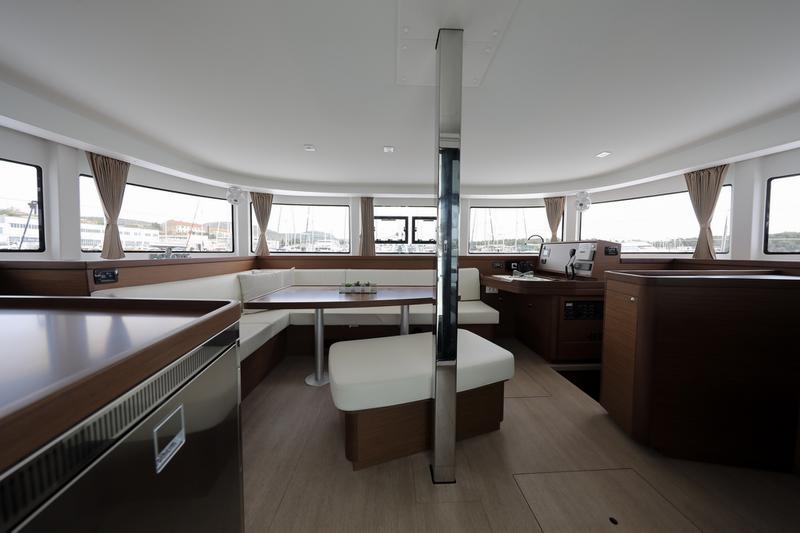 Book yachts online - catamaran - Lagoon 42 - SAPPHIRE - rent