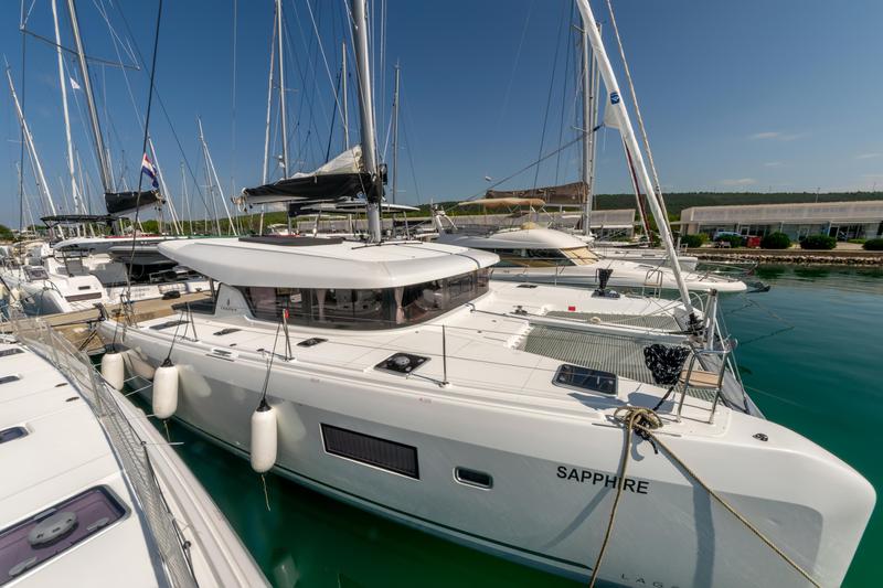 Book yachts online - catamaran - Lagoon 42 - SAPPHIRE - rent
